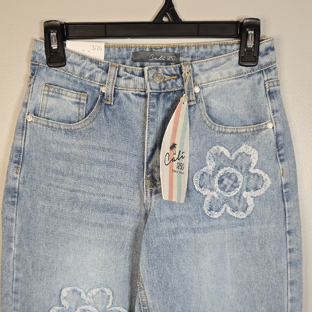 Cali 1850 Size 3/26 Light Wash High Waist Wider Leg Denim Flower Embellish Jeans